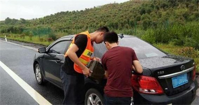 颍泉区永福道路救援